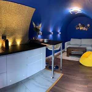 Quirky Vaulted Flat With Terrace , Bath United Kingdom